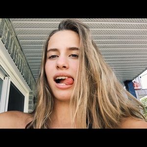 Meet your Posher, Violette